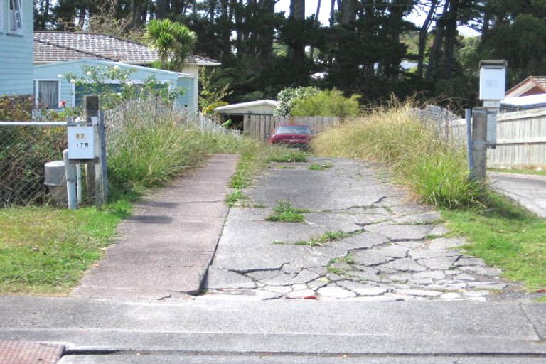 Photo of property in 17 Thornlow Street, Glendene, Auckland, 0602