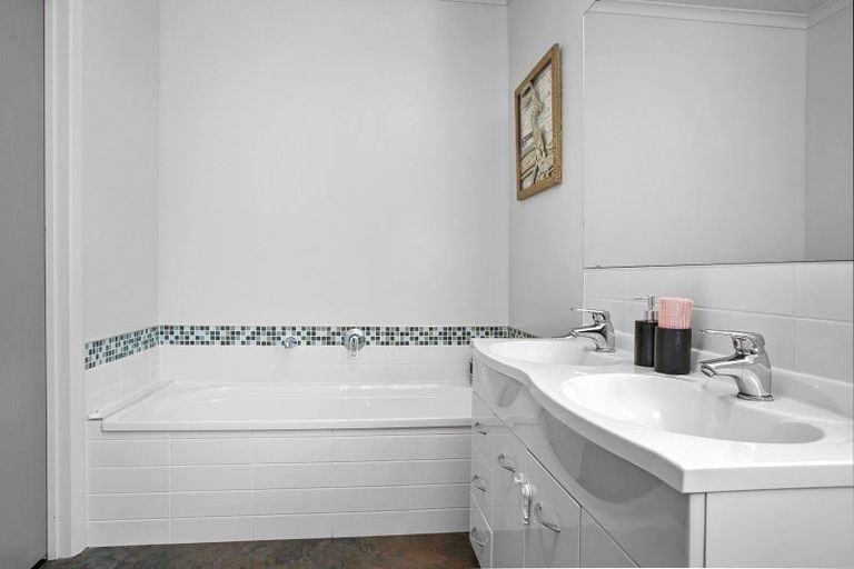 Photo of property in 50 Williams Street, Cambridge, 3434