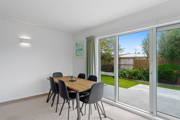Photo of property in 17 Rewarewa Crescent, Waikanae, 5036