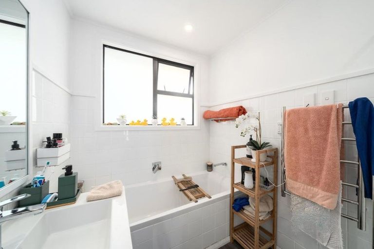 Photo of property in 16 Carluke Street, Paparangi, Wellington, 6037