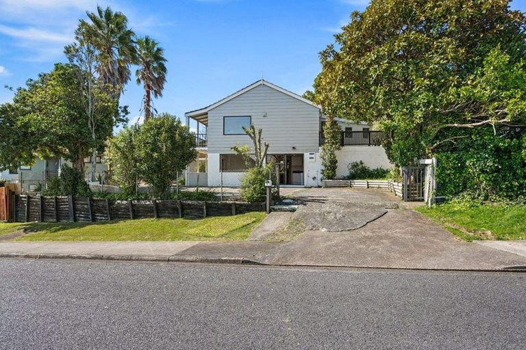 Photo of property in 9 Sungrove Rise, Sunnyvale, Auckland, 0612