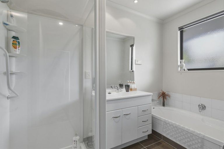 Photo of property in 11 North Foreland Street, Waihola, Milton, 9073