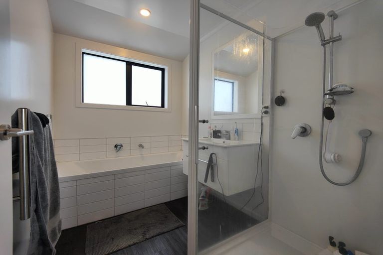 Photo of property in 15a Barclay Street, Newlands, Wellington, 6037