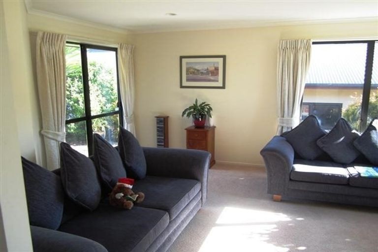 Photo of property in 38 Pitoitoi Avenue, Greenhithe, Auckland, 0632