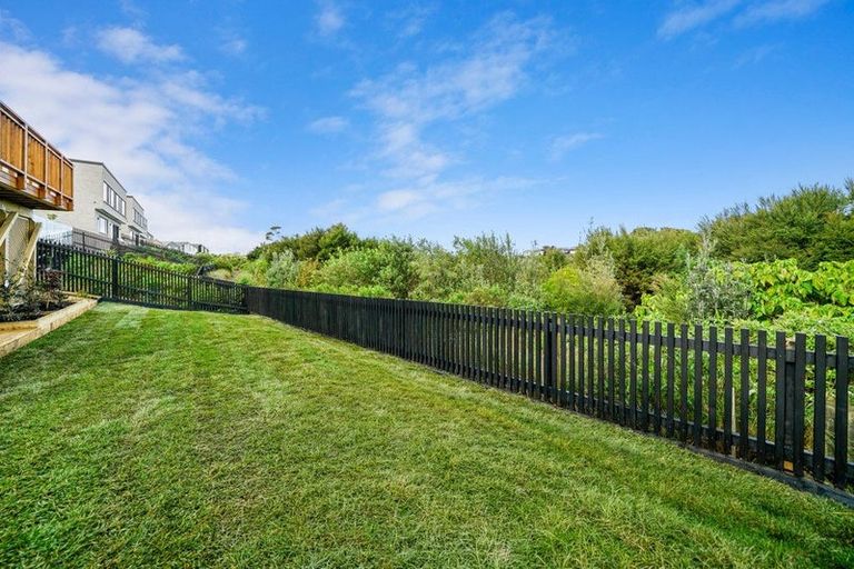 Photo of property in 18 Pukeko Road, Hobsonville, 0616