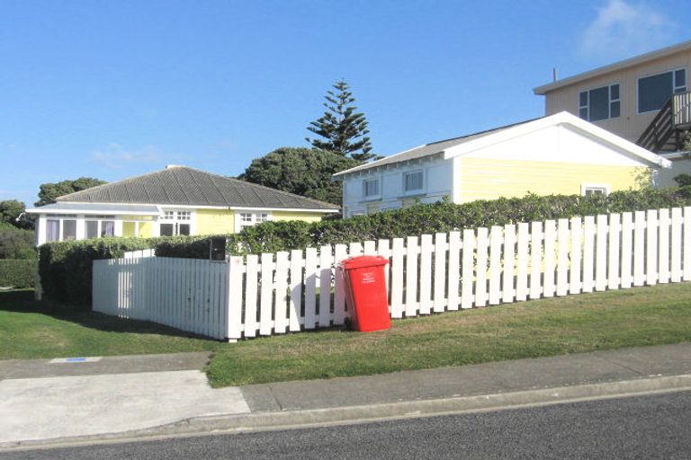 Photo of property in 9 Terrace Road, Titahi Bay, Porirua, 5022