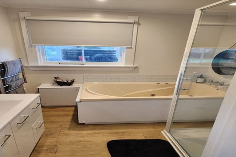 Photo of property in 10 Paraekaretu Street, Hunterville, 4730