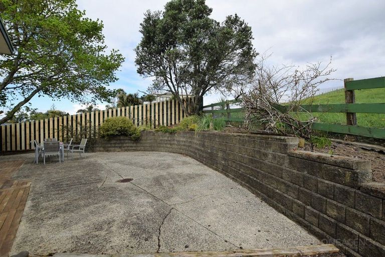 Photo of property in 21 Grassmere Road, Henderson Valley, Auckland, 0612