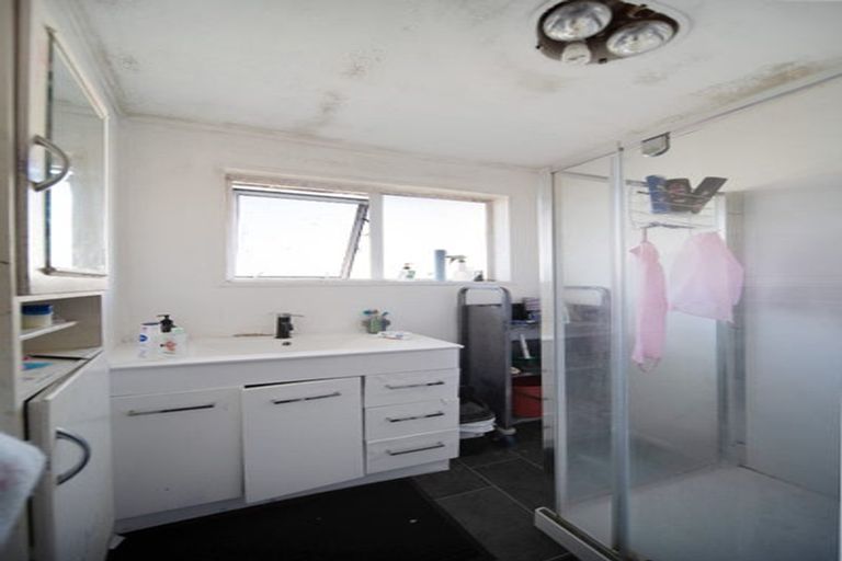 Photo of property in 22 Watchfield Close, Mangere, Auckland, 2022