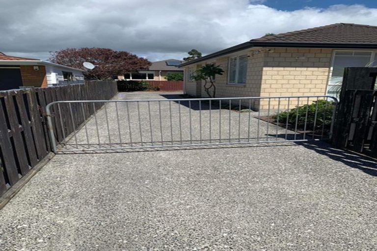 Photo of property in 27a Doment Crescent, Orewa, 0931