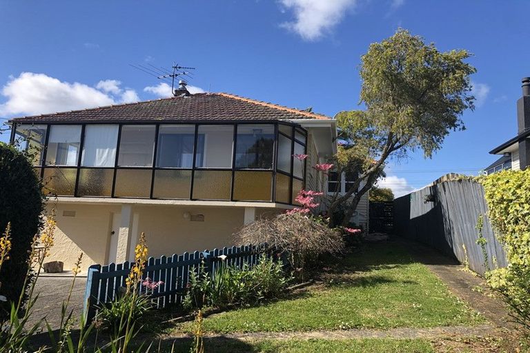 Photo of property in 213 Sturges Road, Henderson, Auckland, 0612