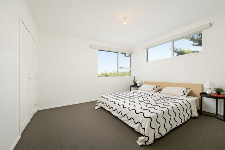 Photo of property in 5 Mckinley Road, Sunnyvale, Auckland, 0612
