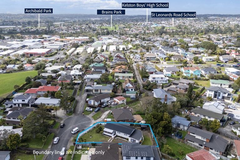 Photo of property in 12 Ashbourne Place, Glendene, Auckland, 0602