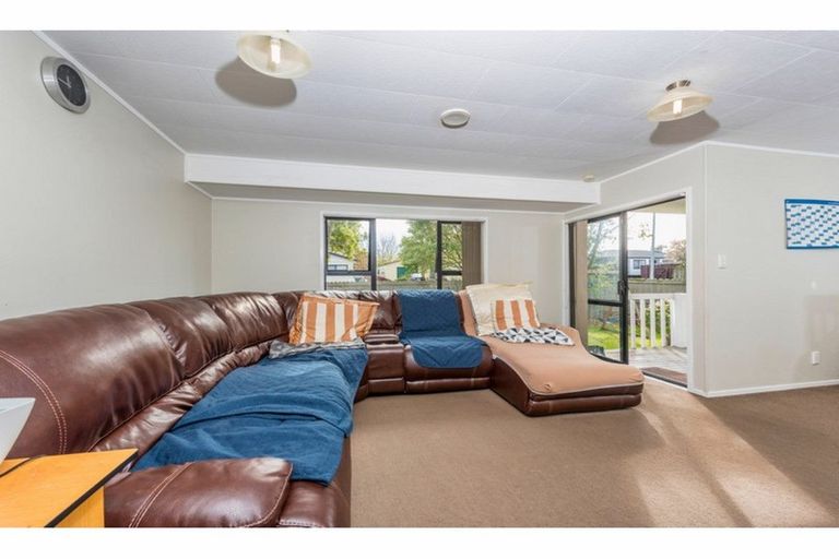 Photo of property in 1b Celmisia Place, Weymouth, Auckland, 2103