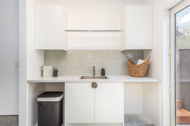 Photo of property in 2/179 Weston Road, St Albans, Christchurch, 8052