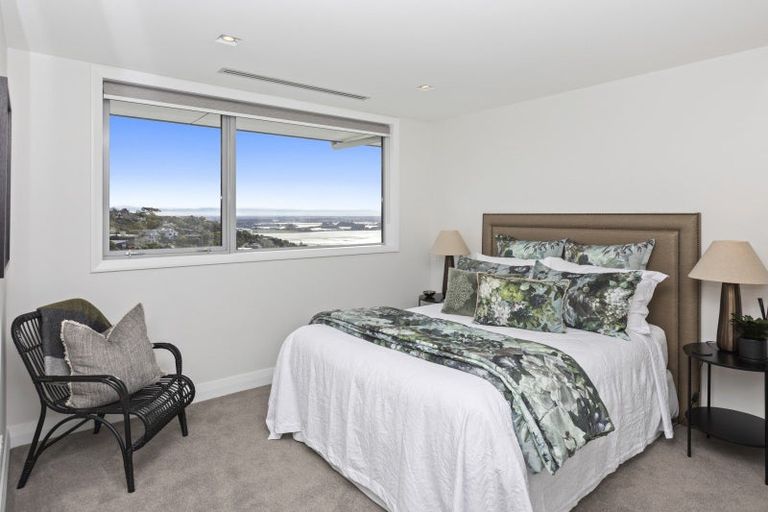 Photo of property in 15 Omeo Crescent, Redcliffs, Christchurch, 8081