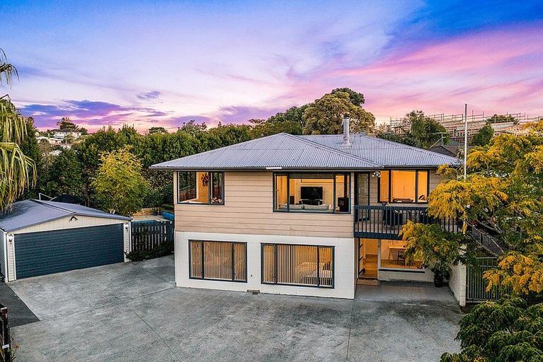 Photo of property in 6 May Avenue, Te Atatu South, Auckland, 0610