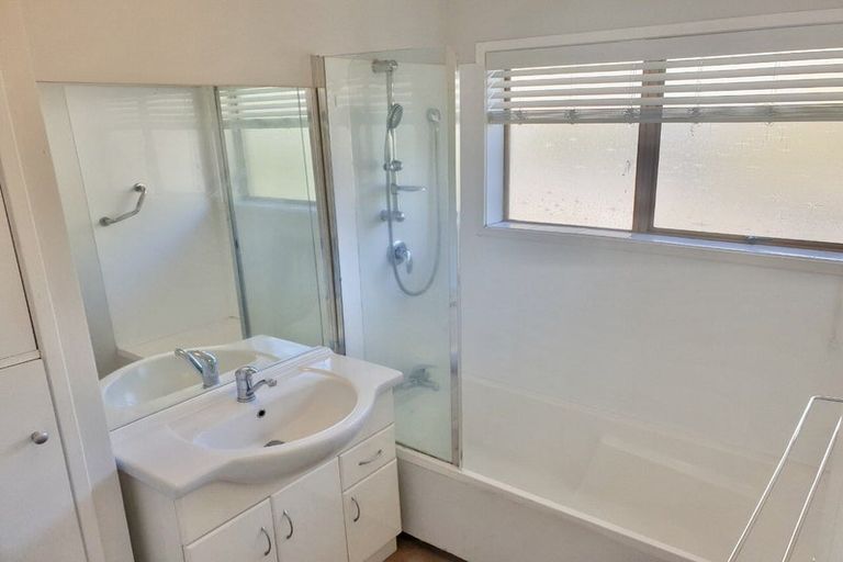 Photo of property in 3/19 Chequers Avenue, Glenfield, Auckland, 0629