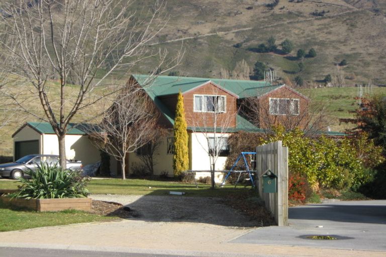 Photo of property in 6 Oakwood Place, Wanaka, 9305