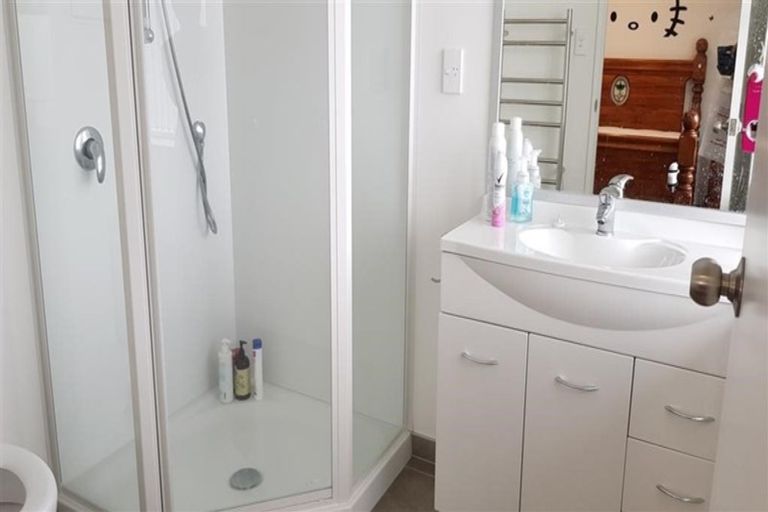 Photo of property in 1/26 Hollowout Street, Takanini, 2112