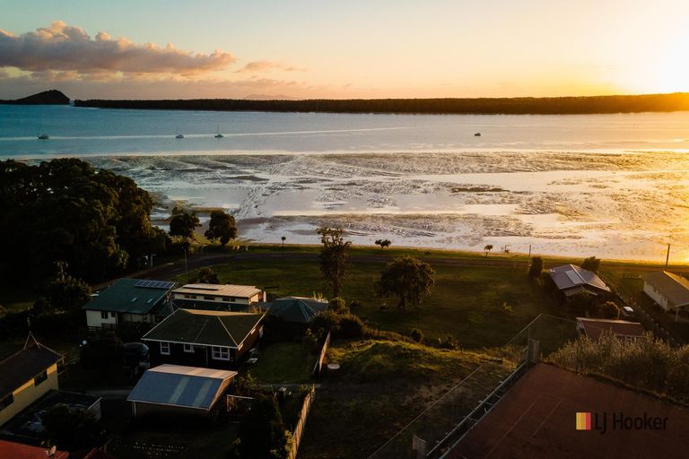 Photo of property in 30a Harbour View Road, Tahawai, Katikati, 3170