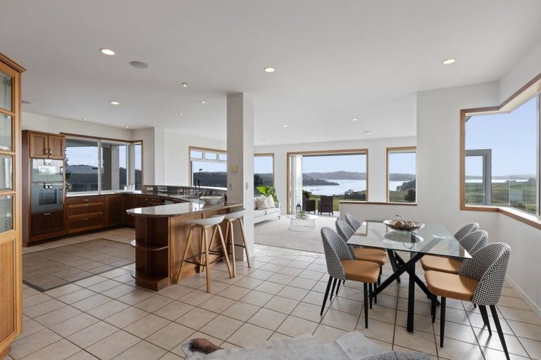 Photo of property in 189 Vaughans Road, Okura, Albany, 0792