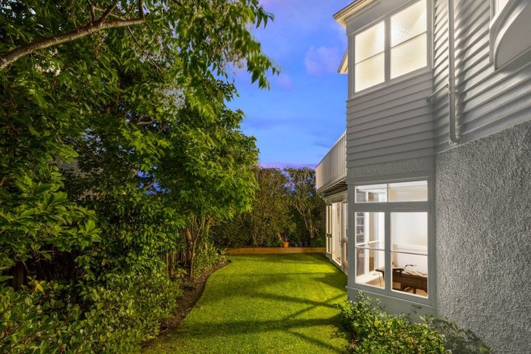 Photo of property in 3/32 Beach Road, Castor Bay, Auckland, 0620