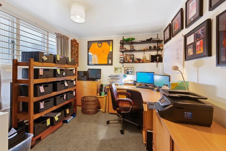 Photo of property in 12 Davita Place, Farm Cove, Auckland, 2012