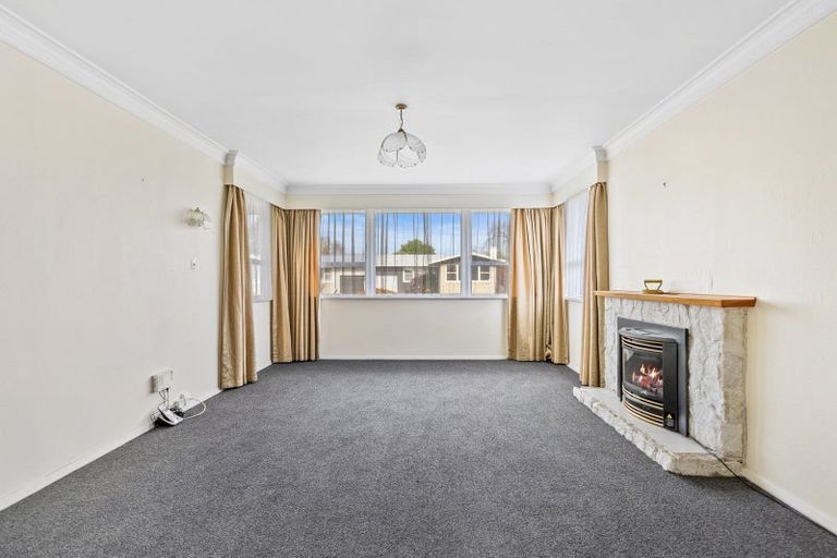Photo of property in 43 Karaka Crescent, Levin, 5510