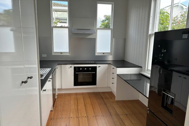 Photo of property in 1/30 Princes Street, Northcote Point, Auckland, 0627