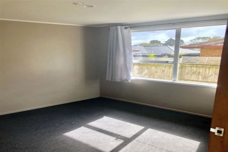 Photo of property in 51 Sturges Road, Henderson, Auckland, 0612