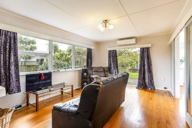 Photo of property in 71 Awaroa Road, Helensville, 0800