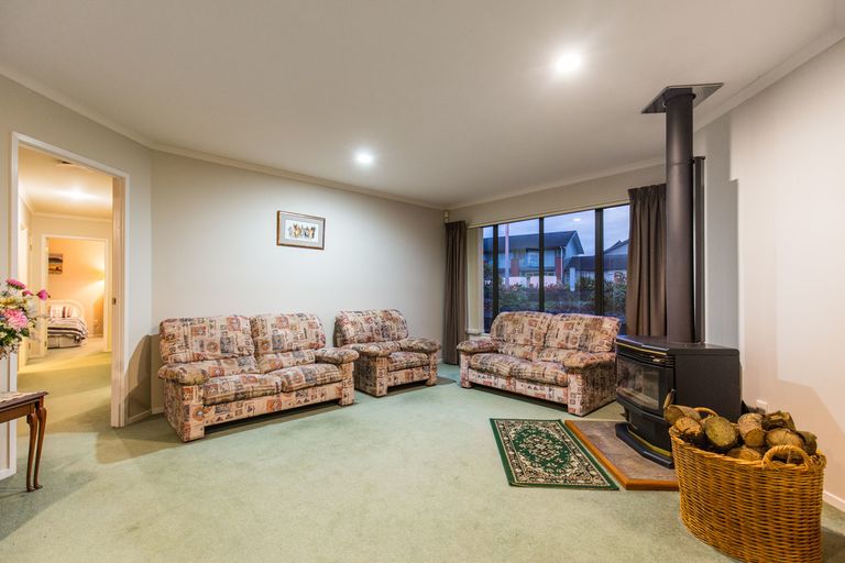 Photo of property in 274 Hill Road, The Gardens, Auckland, 2105