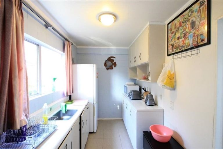 Photo of property in 1/78 West Coast Road, Glen Eden, Auckland, 0602