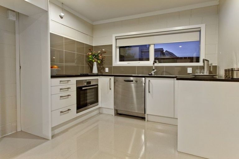 Photo of property in 134 East Coast Road, Forrest Hill, Auckland, 0620