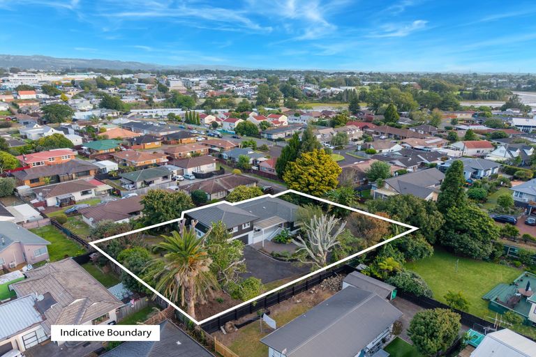 Photo of property in 6 Youngs Road, Papakura, 2110