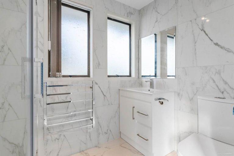 Photo of property in 2/42 Sutton Crescent, Papakura, 2110