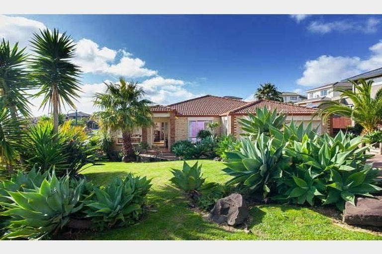 Photo of property in 31 Roy Maloney Drive, Henderson, Auckland, 0612