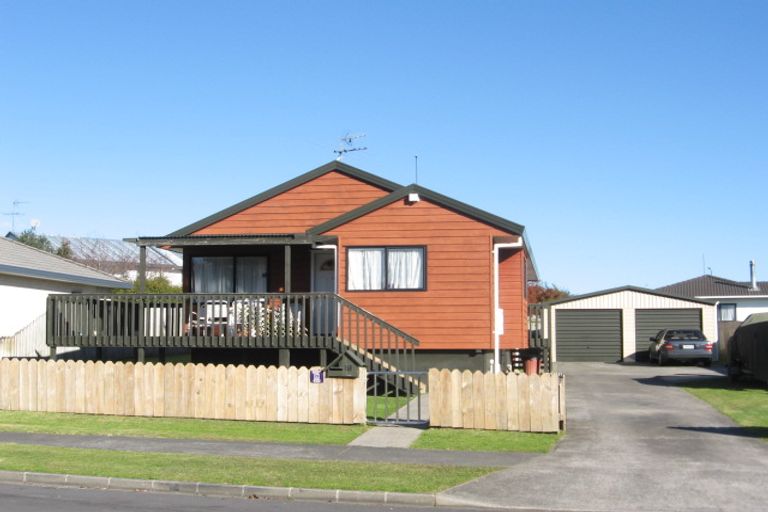 Photo of property in 18 Bernina Place, Weymouth, Auckland, 2103