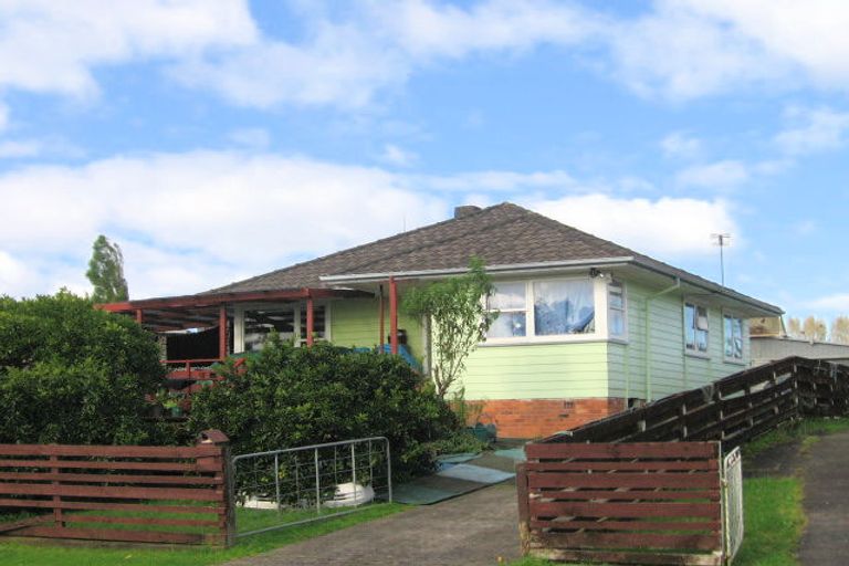 Photo of property in 9 Lendic Avenue, Henderson, Auckland, 0612