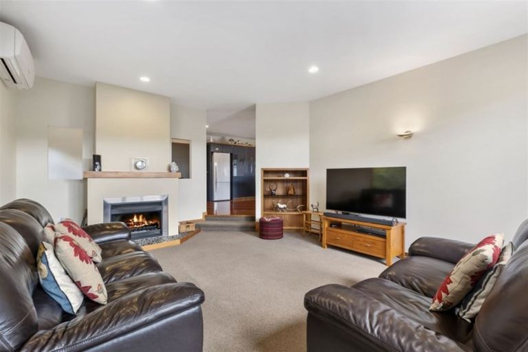 Photo of property in 18 Beulah Avenue, Rothesay Bay, Auckland, 0630