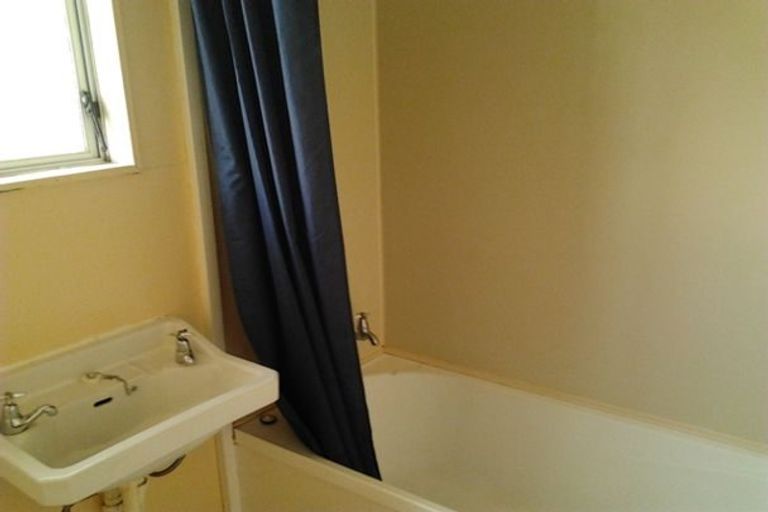 Photo of property in 1 Chatsworth Place, Highbury, Palmerston North, 4412