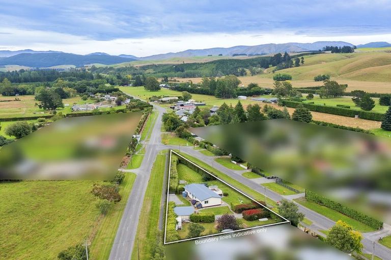 Photo of property in 8 Cross Street, Coalgate, 7673