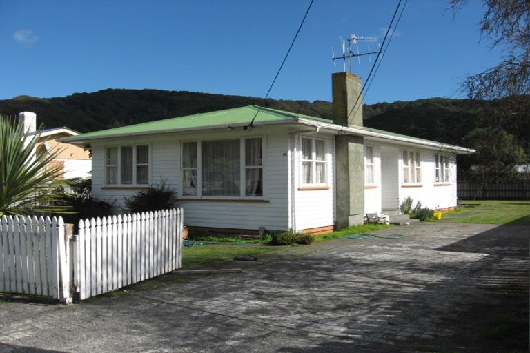 Photo of property in 82 Peel Place, Wainuiomata, Lower Hutt, 5014