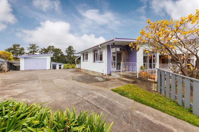 Photo of property in 27 Parkland Crescent, Terrace End, Palmerston North, 4410