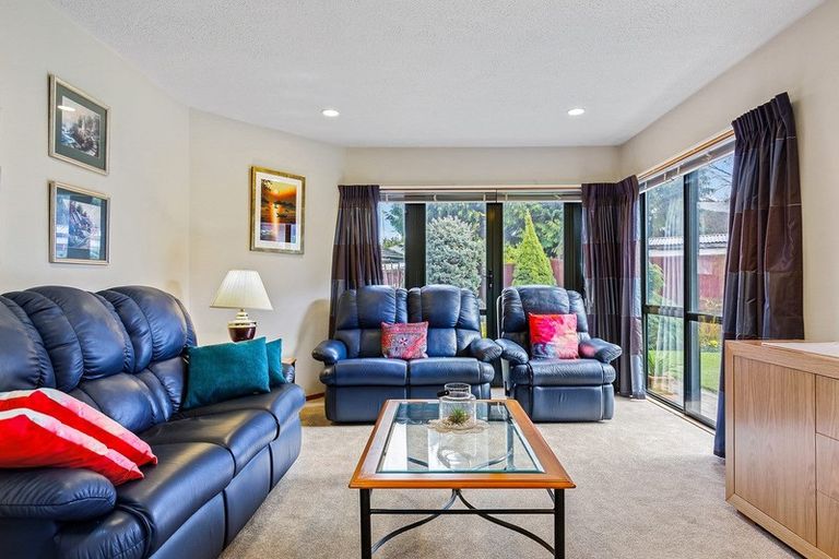 Photo of property in 2/120 Memorial Avenue, Burnside, Christchurch, 8053