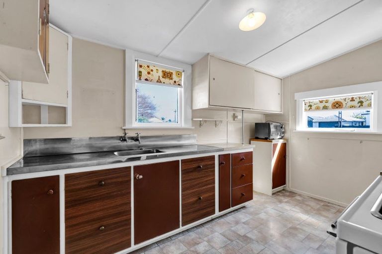 Photo of property in 35 Cracroft Street, Waitara, 4320