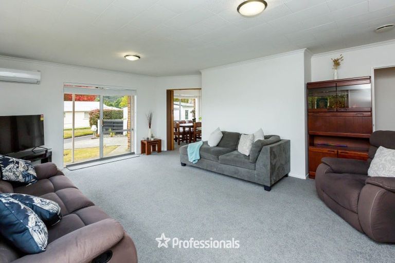 Photo of property in 15a Bonnie Glen Crescent, Ebdentown, Upper Hutt, 5018