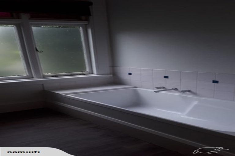 Photo of property in 2 Cornwall Road, Lyttelton, 8082