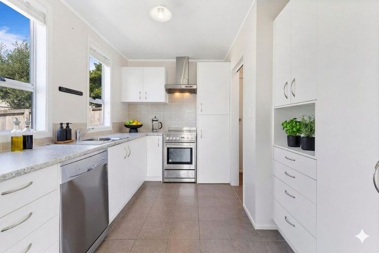 Photo of property in 64 Colwill Road, Massey, Auckland, 0614